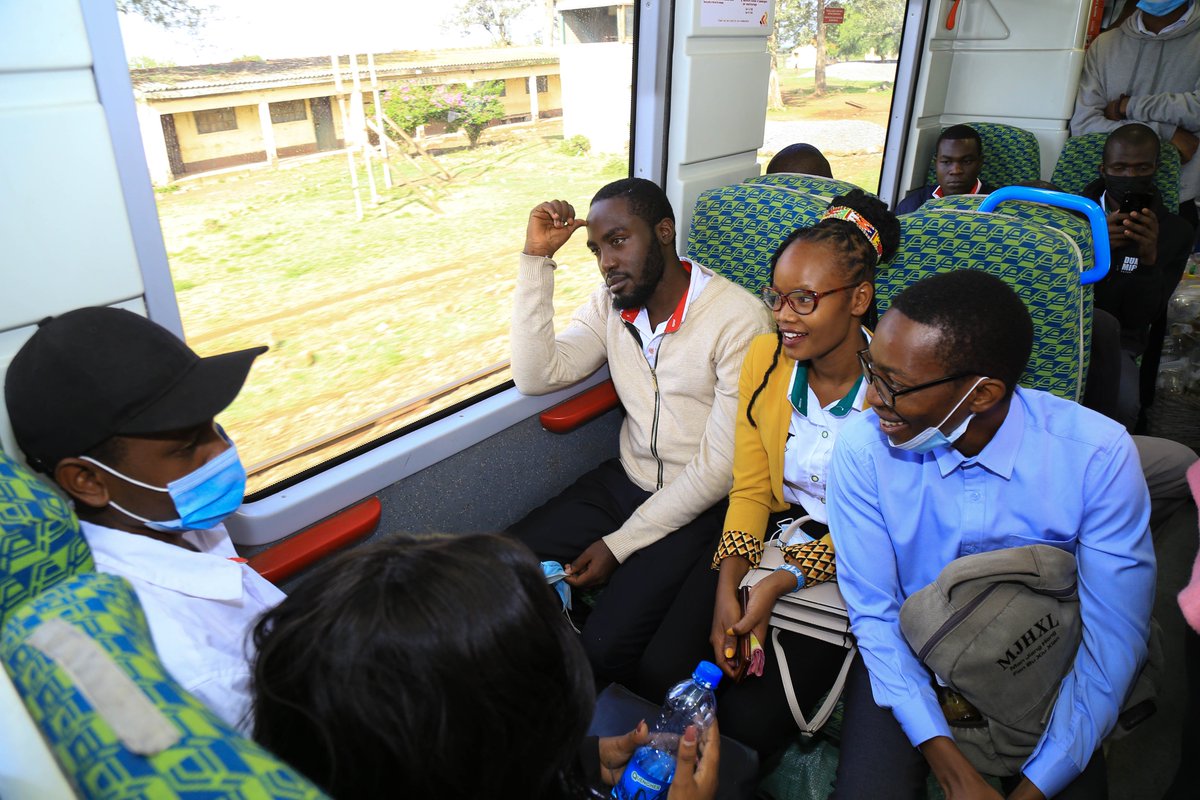 TechnopolisKE's tweet photo. Youth from the @DigiTalentKenya arriving at Konza Railways Depot for the #ChristmasInKonza concert and the Innovation and Investor Forum. https://t.co/fXpzwXG2Hn