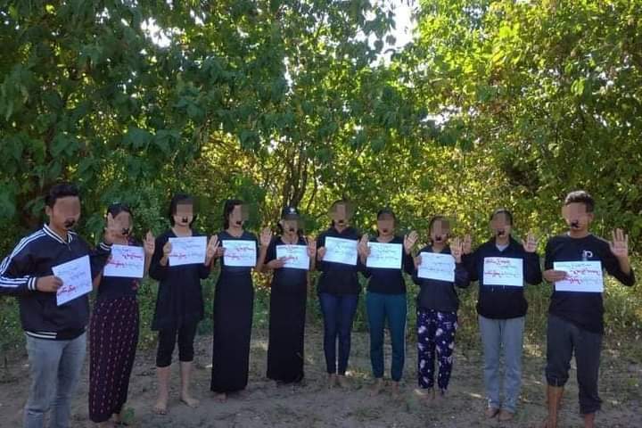 miN13700's tweet photo. Anti-regime activists in #Kani township staged a demonstration in the jungle on December 9 with the slogans "Take over the lost Human Rights with this Revolution" as a Human Rights Day movement.

#Total_StopSponsoringSAC 
#Dec9Coup
#WhatsHappeningInMyanmar https://t.co/2gBXNVafw7