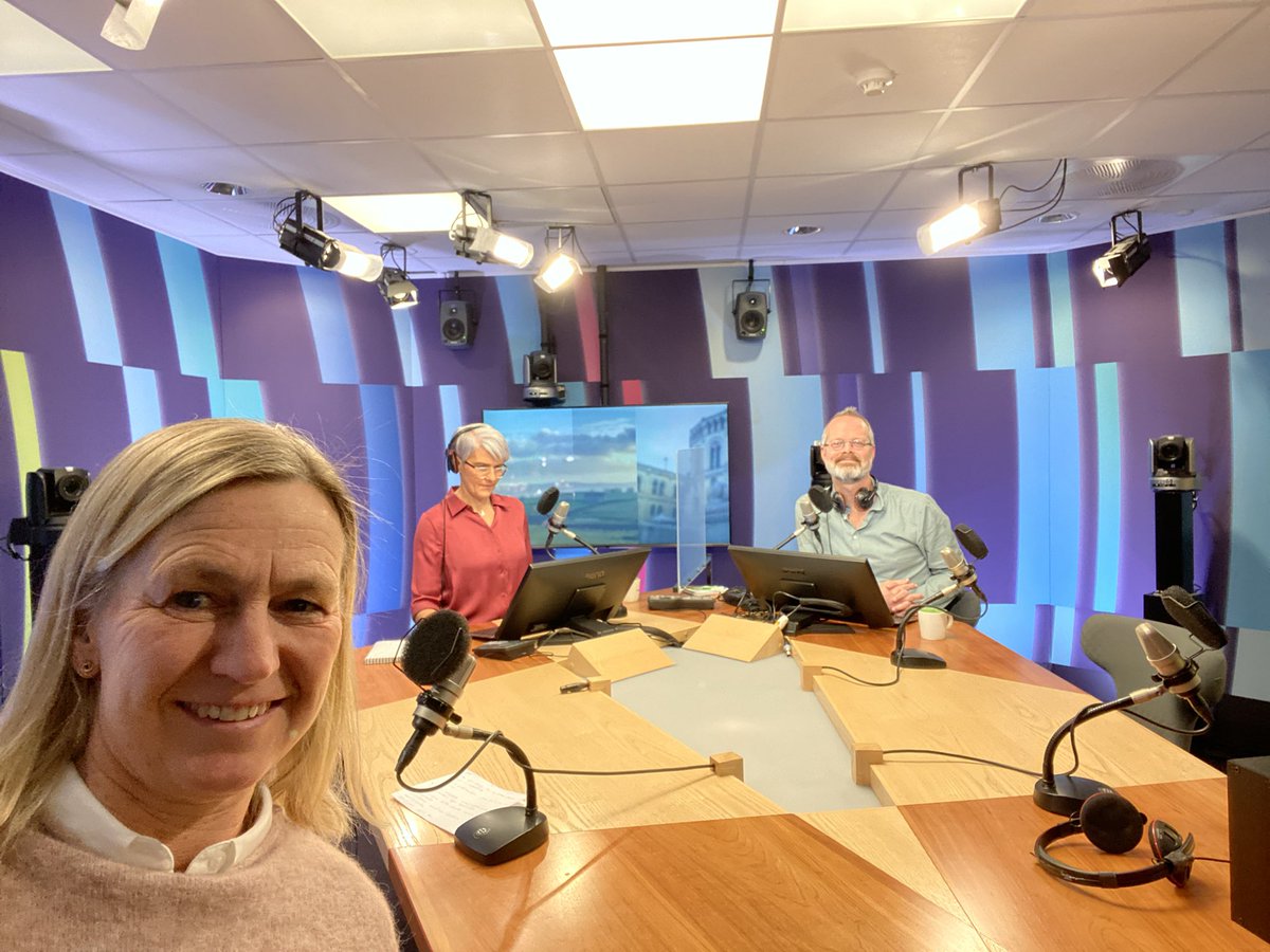 Carinagbg's tweet image. Intensiv morgon! 
Hann med ett gästspel i NRK’s morgonstudio. 
Trevliga Silje Sande o @NRKBirger ställde frågor. 
Coronasmitta i Sverige o Norden var temat. 
(Fler bilder hittar du på Instagram carinaholmberg.se Följ mig gärna där)