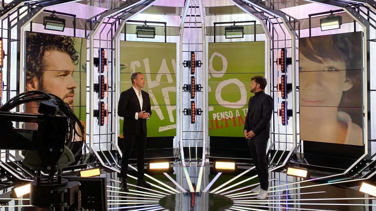 TF1Pro's tweet photo. Samedi 11/12 @TF1 à 17h50 #50mninside 

@claudiocapeo est l’invité de @nikosaliagas 

Actuellement en tournée, le chanteur a sorti il y a quelques jours, une nouvelle édition de son album « Penso a te ». Il nous offre en prime 5 morceaux inédits dont le titre « Mamma » ! https://t.co/bxumRywatb