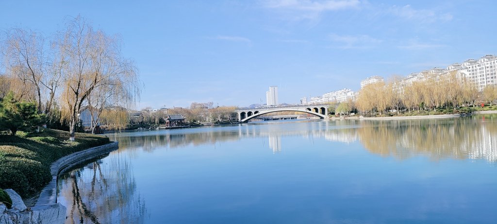 TangXXX1's tweet photo. 天气又要变冷了……感觉今年也没冷几天，估计这次冷了，又会很快暖和起来 https://t.co/H9f0HmZzfr