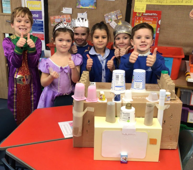 Warlingham_Vill's tweet photo. Year 1 enjoying using their construction skills for castle building! #ChampionChallenge https://t.co/taa5DtjZLi