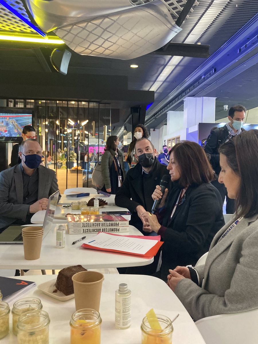 businessimmo's tweet image. #SIMI2021 @sandraroumi est sur le stand de @PariSudam pour une discussion autour de l’ouvrage « Promoteur Architecte, une histoire récente. L’évolution de la maîtrise d’ouvrage en France de 1977 à aujourd’hui » paru aux éditions AAM - Ante Prima