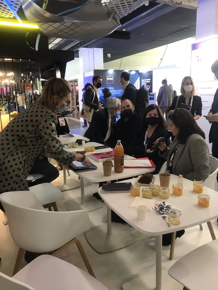 businessimmo's tweet image. #SIMI2021 @sandraroumi est sur le stand de @PariSudam pour une discussion autour de l’ouvrage « Promoteur Architecte, une histoire récente. L’évolution de la maîtrise d’ouvrage en France de 1977 à aujourd’hui » paru aux éditions AAM - Ante Prima