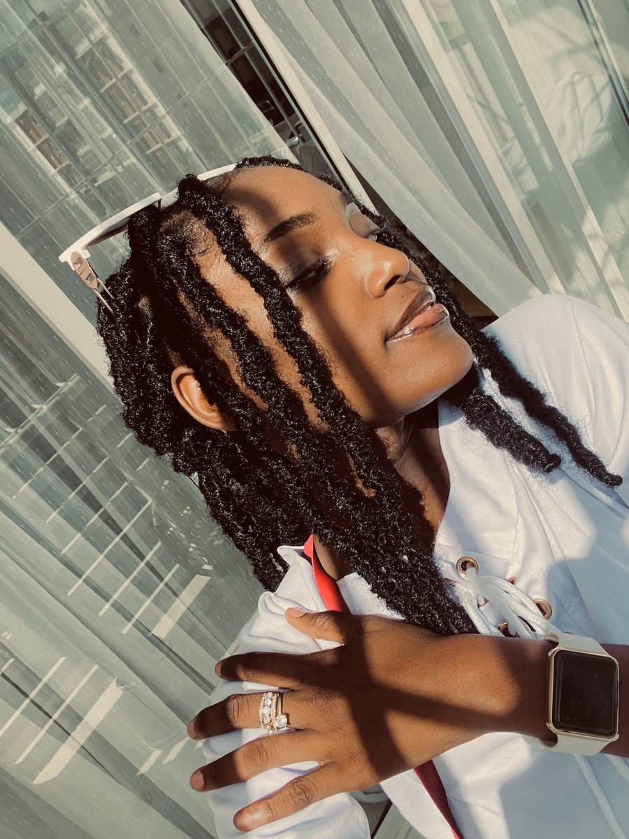 QueenDayou00's tweet photo. Être unique c’est tellement mieux qu’être parfait😎
.
.
.
#FanmOkap🔥🌴🇭🇹
#prettyGirl🤍🤎🖤
#believeinyourself💯🤌🏾
#Queen_Dayou👸🏾 https://t.co/nFqr7flAEG