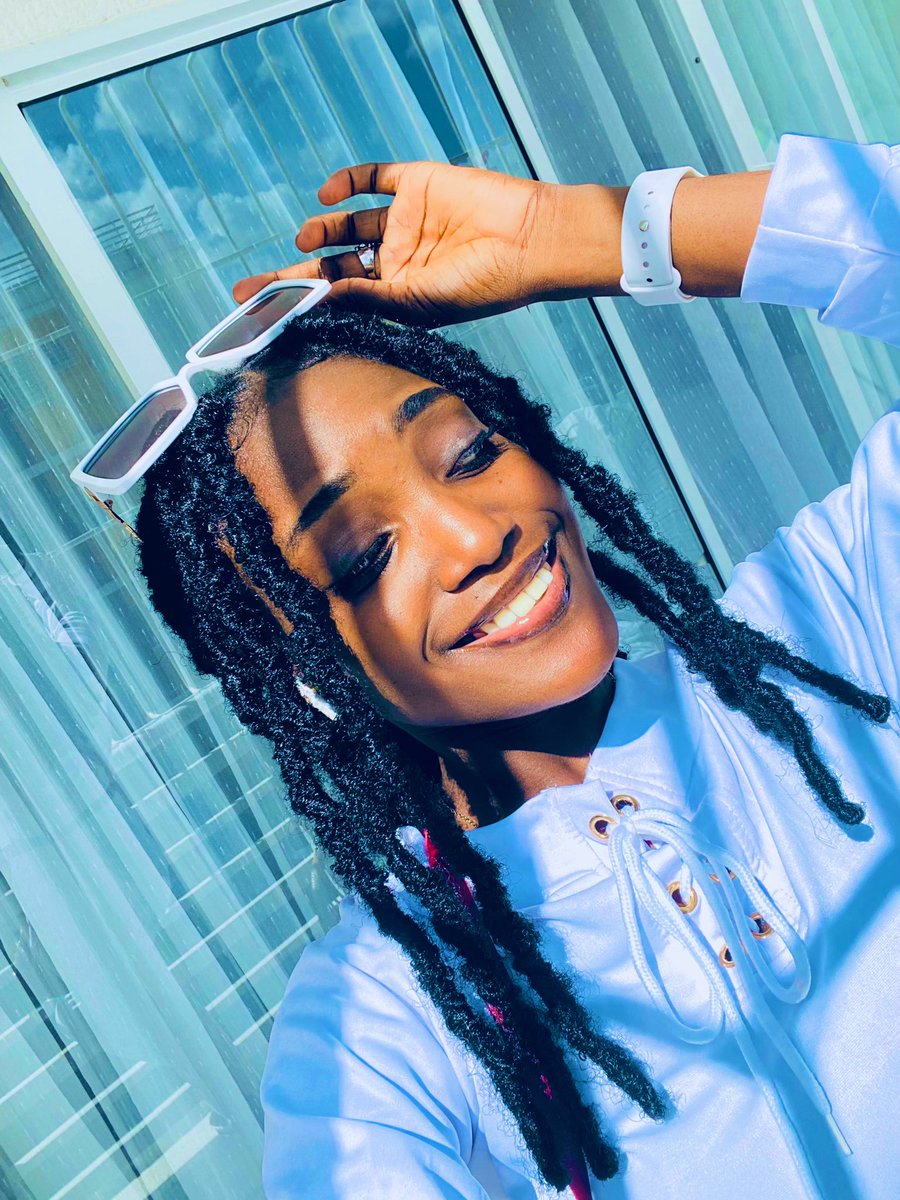 QueenDayou00's tweet photo. Être unique c’est tellement mieux qu’être parfait😎
.
.
.
#FanmOkap🔥🌴🇭🇹
#prettyGirl🤍🤎🖤
#believeinyourself💯🤌🏾
#Queen_Dayou👸🏾 https://t.co/nFqr7flAEG