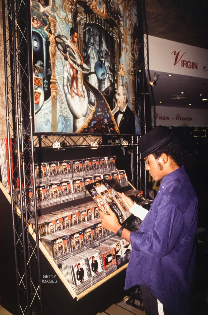 michaeljackson's tweet photo. On this day in 1991, Michael Jackson’s eighth solo album “Dangerous” debuted at #1 on Billboard’s Hot 200 album chart. “Dangerous is Jackson at the very peak of his powers, with his widest ever emotional range set to production” – The Guardian.
https://t.co/31VCQcGQZm https://t.co/jTHZvElCbH