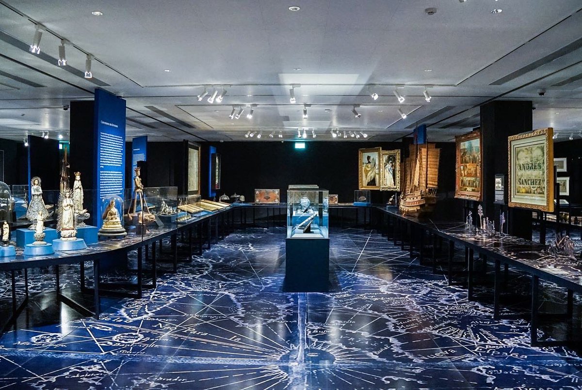ayalamuseum's tweet photo. Over 240 objects that explore the Filipino’s transcultural heritage resulting from pre- and post-colonial maritime exchanges with diverse cultures in Asia, America, and Europe. 🗺️
#NowOnShow Intertwined: Transpacific, Transcultural Philippines https://t.co/f0REba6cAe