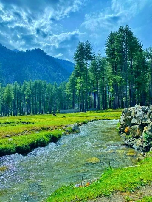 Gwadar_Pro's tweet photo. #Pakistan was listed among the 25 cheapest countries to #travel in world! #BeautifulPakistan in four seasons. Guess where are they? https://t.co/MEzLTSFv0k