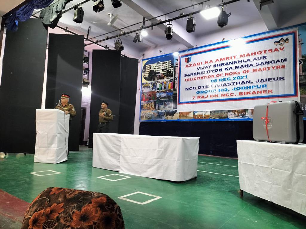 NCCDteRajasthan's tweet photo. CO COL  VK SHARMAsnd AND AO COL RAVI SHARMA of 7 RAJ BN OF JODHPUR GP FELICITATE NOKs of 1971 BRAVEHEARTS  on 07 DEC21 commemorating AZADI KAA AMRUT MAHOTSAV and VIJAY SHRANKHALA SWARNIM DIWAS
@HQ_DG_NCC @drajaykumar_ias @PRODefRjsthn #AzadiKaDigitalMahotsav #SwarnimVijayVarsh https://t.co/n9FlGshHdA