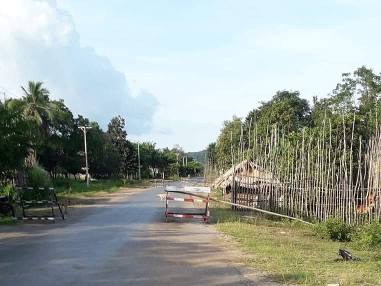 spring21MM's tweet photo. Military Terrorists under (BGF-1014) who have stationed at a gate in Nyaungkone village,Forced villagers from ThadarOo,NyaunKone,Shoutkone, Kyonekhana villages in #Kyonekhana village tract Hpa_an Tsp,to Give a 50 pound pid &amp; 5 wooden Truck s to repair BGF camp on Dec 6.
#Dec9Coup https://t.co/m1zO68cbRe
