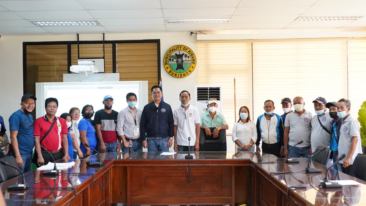 pcooglobalmedia's tweet photo. LOOK: @pcoogov @SecAndanar was in Kibawe, Bukidnon Tuesday morning, December 7, 2021, where he engaged with barangay captains and assured them that the national government is firm on its commitment in supporting the initiatives of the local government unit.

#workingPCOO
#CORDSx https://t.co/CeH51bajeL