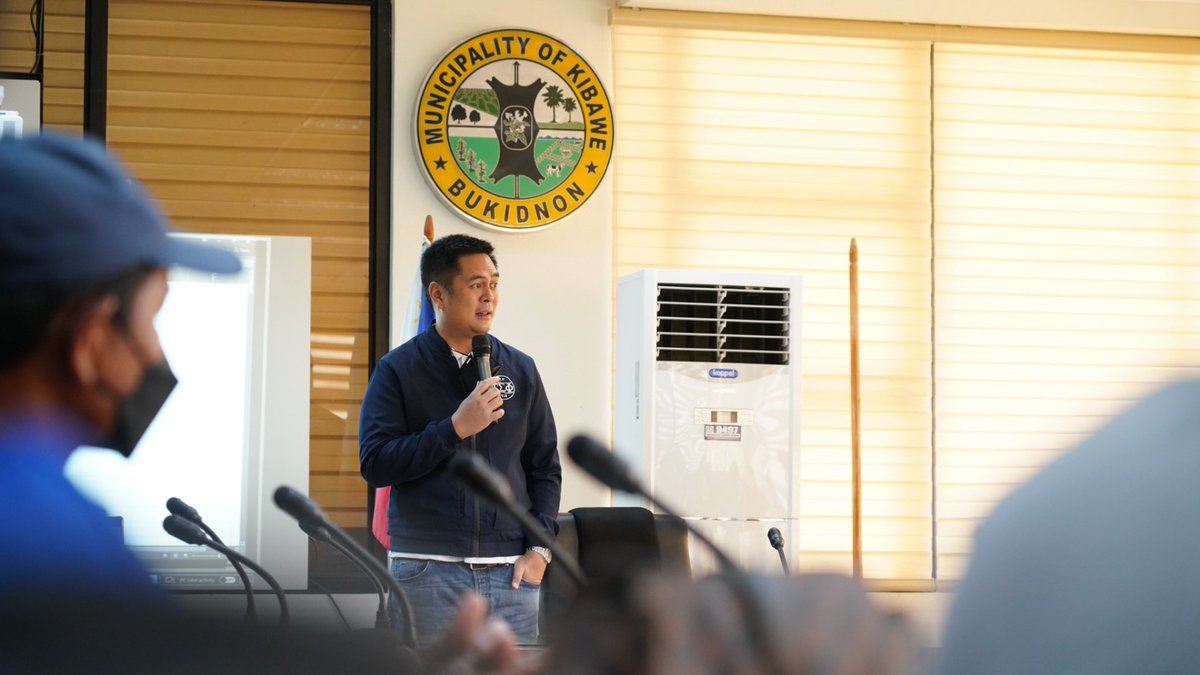 pcooglobalmedia's tweet photo. LOOK: @pcoogov @SecAndanar was in Kibawe, Bukidnon Tuesday morning, December 7, 2021, where he engaged with barangay captains and assured them that the national government is firm on its commitment in supporting the initiatives of the local government unit.

#workingPCOO
#CORDSx https://t.co/CeH51bajeL