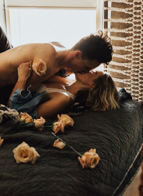 Jn_Heartstrings's tweet photo. You inspire me to see poetry everywhere. All other things
melt away as I look at you.
Together our hearts aflame
dancing on the tune
of our heartbeats.
When I want to smile,
I know exactly what to do,
I bring your name on my lip,
I love waking up next to you,
It energizes me.
#Jn https://t.co/EVw2eEHqbQ