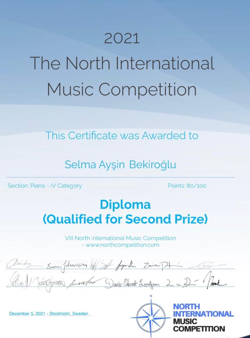 Piyano Dalında Uluslararası Bir Başarı Daha! 🌟
05.12.2021 tarihinde İsveç Stockholm' de düzenlenen Kuzey Uluslararası müzik yarışmasında piyano dalında ikincilik ödülünü kazanan 7. sınıf öğrencilerimizden Selma Ayşin  Bekiroğlu’nu tebrik eder, başarılarının devamını dileriz