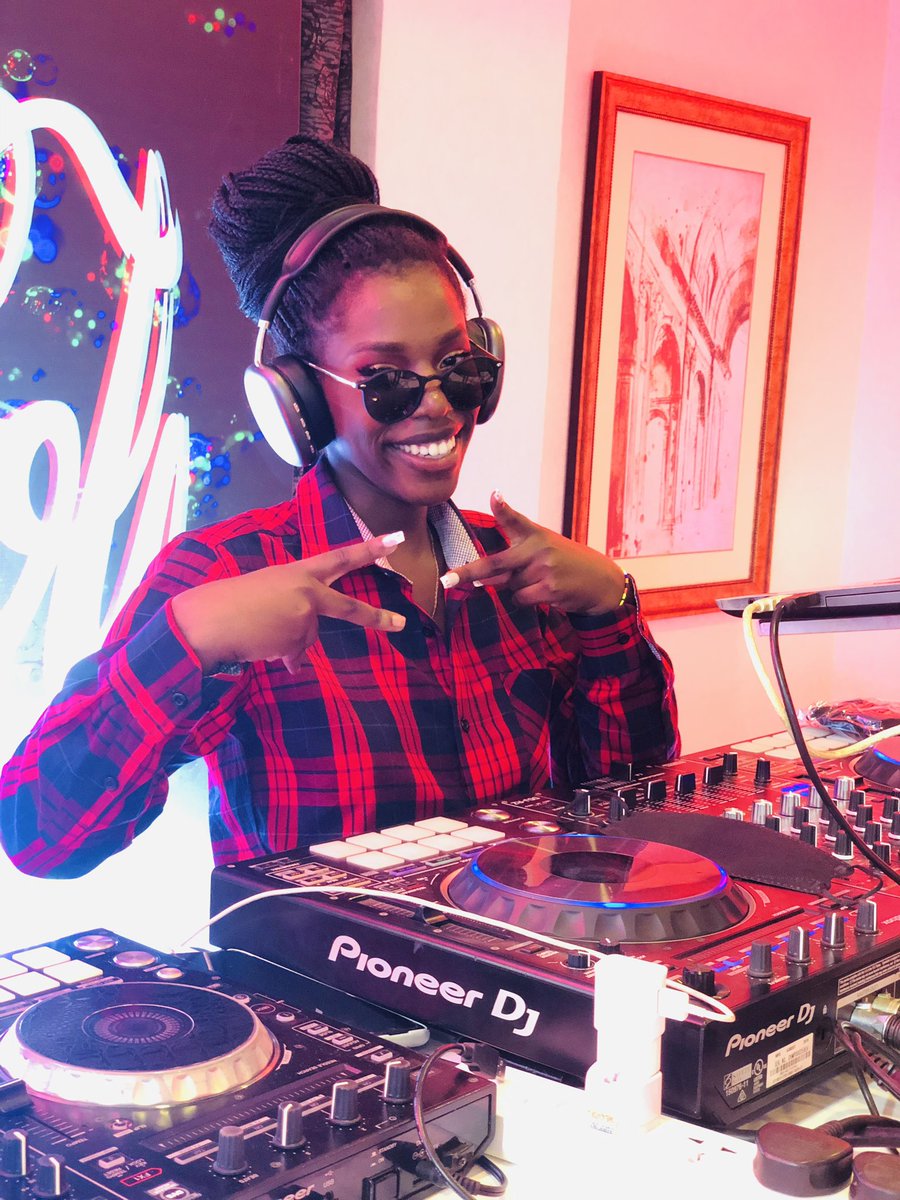 MrInfluencerUg1's tweet photo. The two are deejay @hazel_twein and @DenzelUG aka @djdenzelug

Going to turn up the #SavannaTillDaSunRise on the 18th to 19th December

Come through

Powered by @SavannaCider 150k for your tickets 🎟 https://t.co/U8LfUQxiNc
