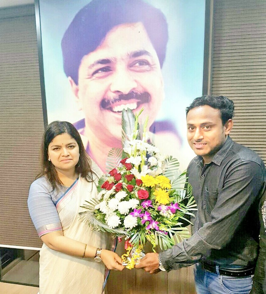 Amarpatil_20's tweet photo. Wishing Member of Parliament and former @BJYM National President, inspiration &amp; mentor to countless youth, Smt. @poonam_mahajan Ji, a very Happy Birthday.
I pray for your good health and long life. https://t.co/rVqbY5r0rP