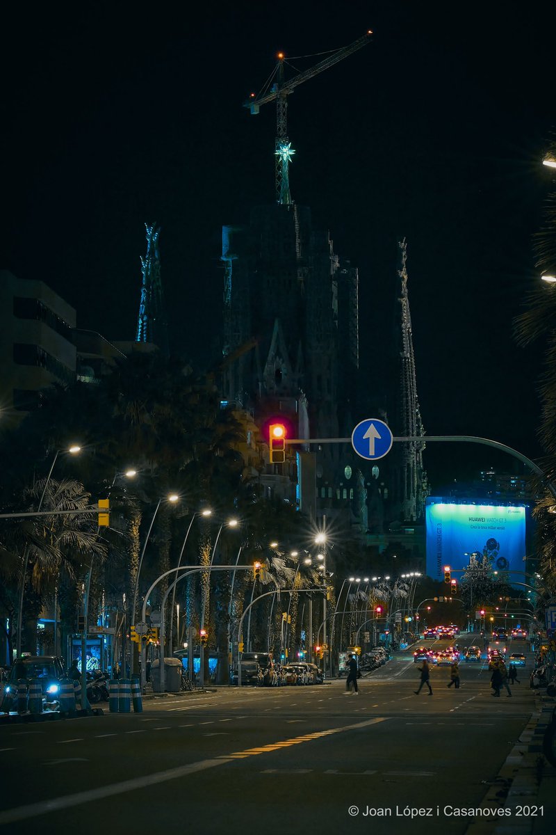 joanlopezphoto's tweet photo. Star of light over Sagrada Familia is shining since last evening (II)
๐ธ Fujifilm X-T3
๐ท Fujinon XF 100-400mm F4.5-5.6 R LM OIS WR
#barcelona #lightstar #sagradafamilia #modernism #architecture #urbanphotography #photojournalism #photojournalist #photography #photographer https://t.co/5nBrbC8Ozc