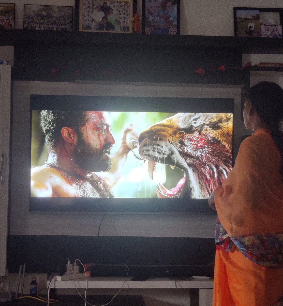 madhuk5's tweet photo. @RRRMovie Lot of excitement for every age group while watching. https://t.co/Vw4Zn4lyCr