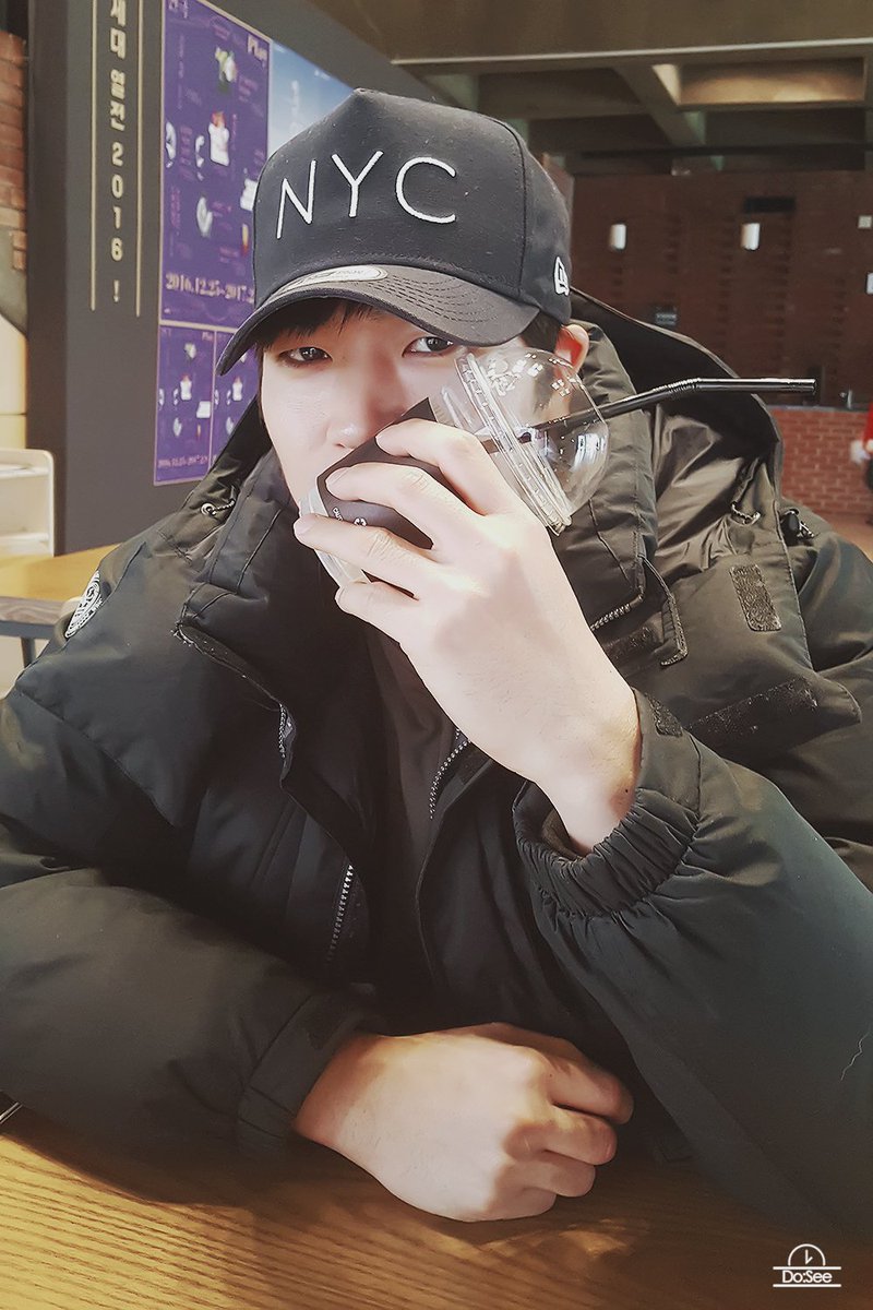 Dalwaiian_iian's tweet photo. 김정민 두시 창간호 사진 타래 https://t.co/enffxb8bsq