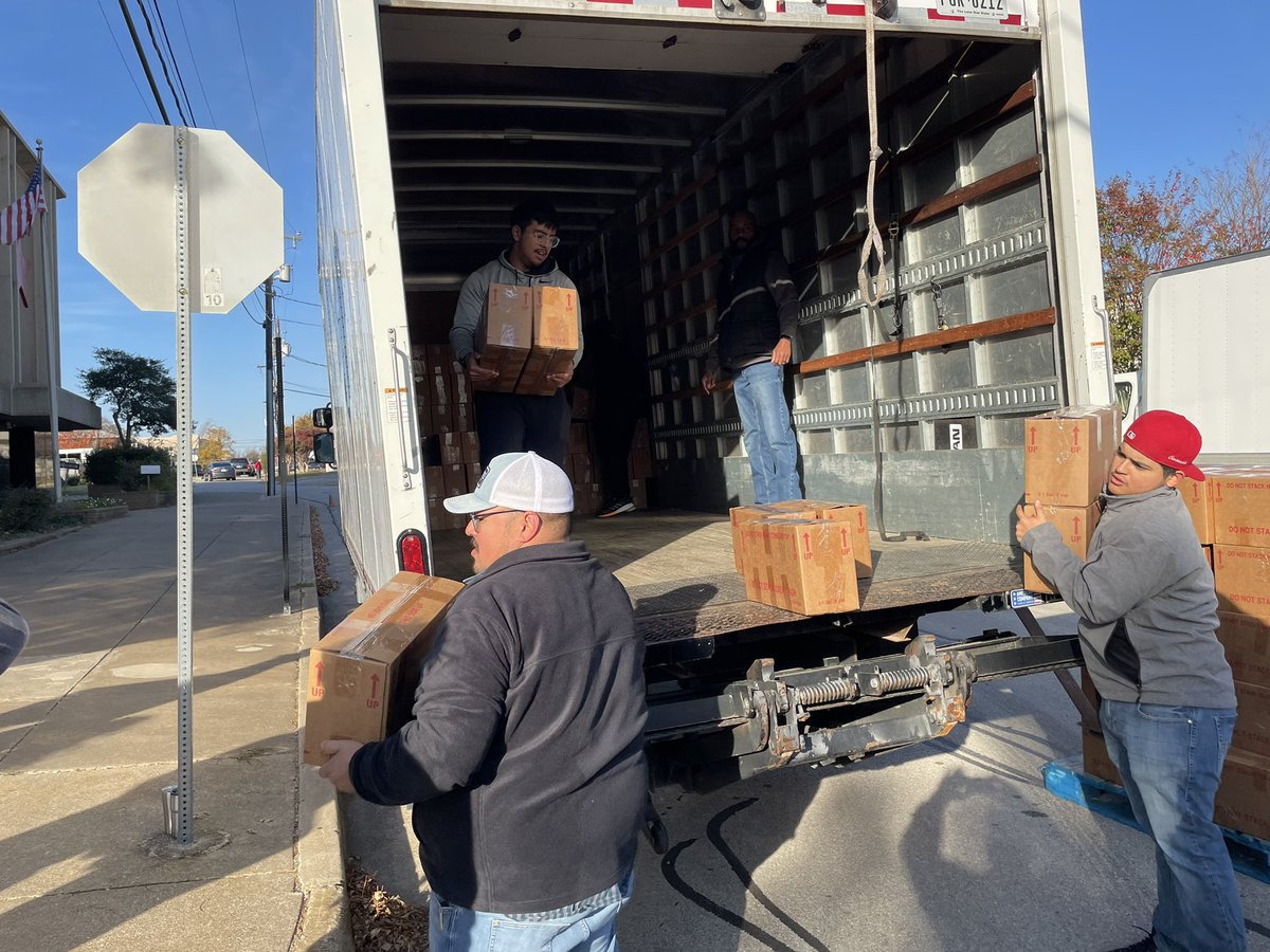 BigSamBaseball's tweet photo. Thanksgiving Turkey delivery!!!
Great job @BigSamBaseball https://t.co/mNvdsn4uvY