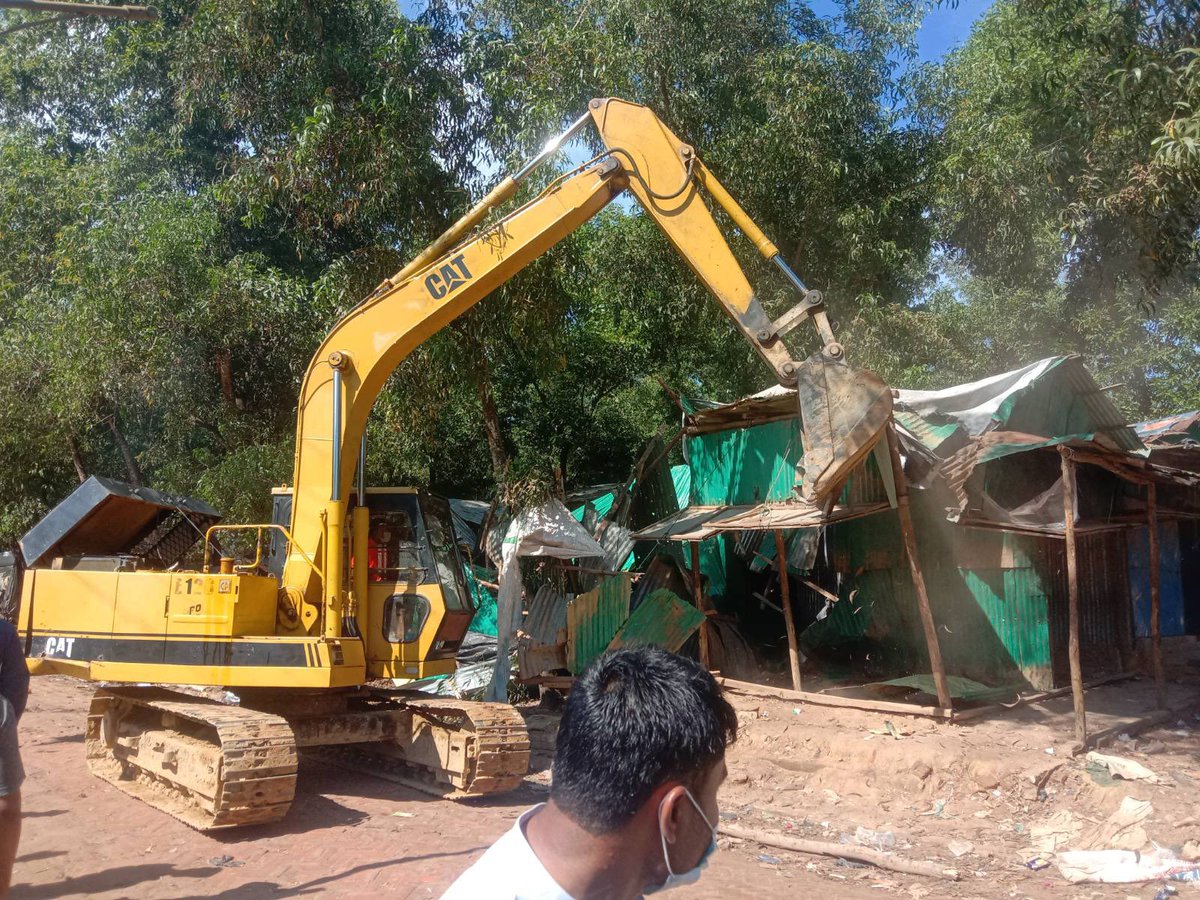 shafiur's tweet photo. Shops belonging to “Forcibly Displaced #Myanmar Nationals” -  #Rohingya - being destroyed in Camp 1 East Kutupalong #refugee camp this morning. Ordered by the Camp in Charge. No explanation given to shopkeepers. #Bangladesh https://t.co/cgHmOchpJO