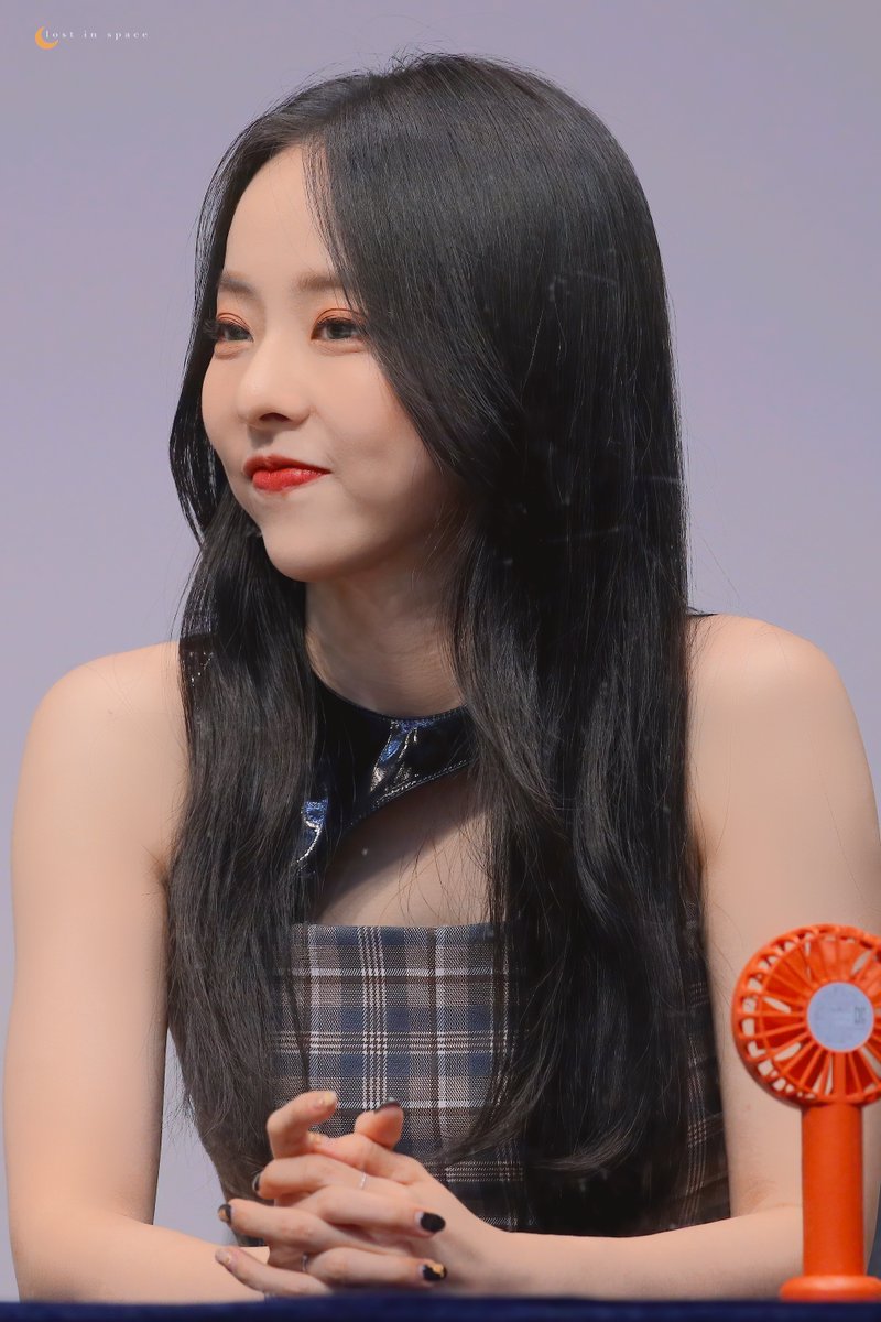 lost_inloona's tweet photo. #HappyViViDay 🦌💖🍰
#짭아니고_진짜_삐행_생일 
#비비 #ViVi #이달의소녀 #LOONA 
@loonatheworld https://t.co/qlO7KoQXJh