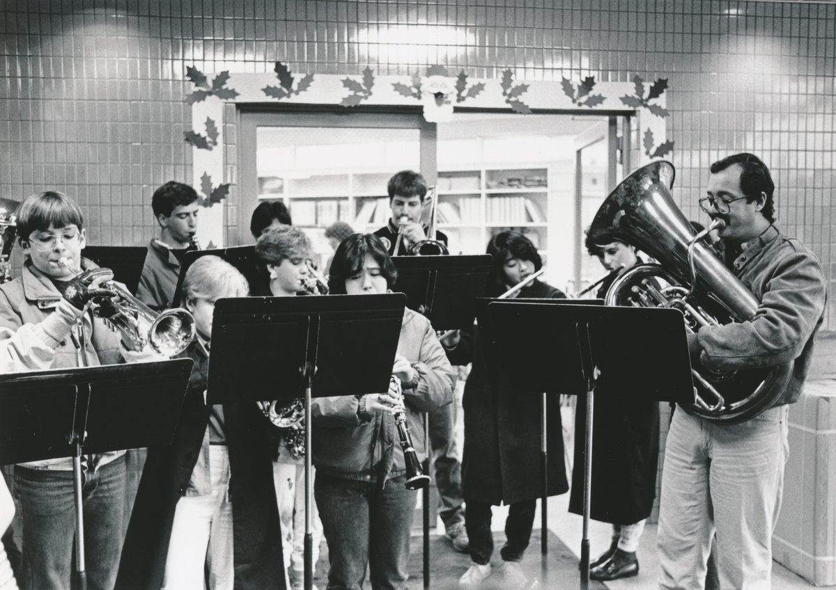 Happy Holidays from ASIJ! Here’s a throwback to a festive holiday performance in 1985—whatever your plans, we hope that you and your families have a festive holiday this year, as well! See you in 2022!

#asij #happyholidays  #holidays #winter #letitsnow  #school #highschool