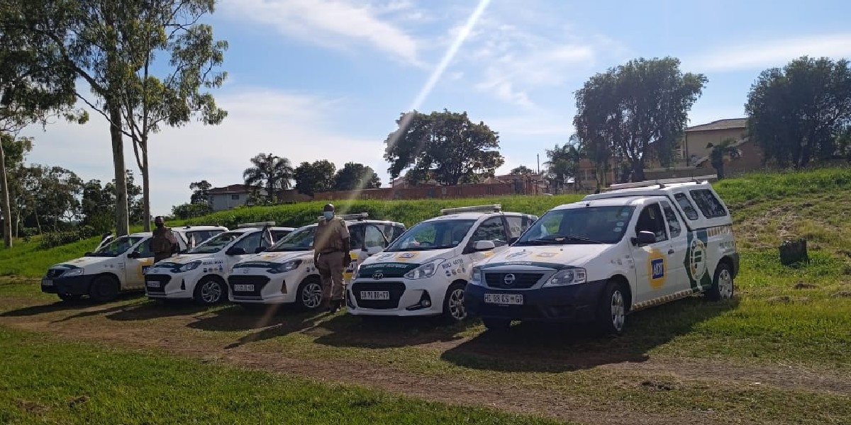 Fidelity_Secure's tweet photo. The KZN teams in the Phoenix area last night and this morning were out in full force. The teams patrolled along Woodview and Viewhaven to keep customers safe and secure. #FidelityADT #KZN #Phoenix #Woodview #Viewhaven #safeandsound #keepingyousafe. https://t.co/OgTa9tc6rM