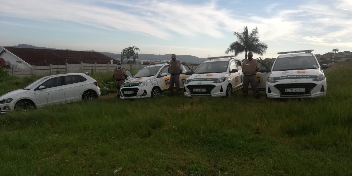 Fidelity_Secure's tweet photo. The KZN teams in the Phoenix area last night and this morning were out in full force. The teams patrolled along Woodview and Viewhaven to keep customers safe and secure. #FidelityADT #KZN #Phoenix #Woodview #Viewhaven #safeandsound #keepingyousafe. https://t.co/OgTa9tc6rM