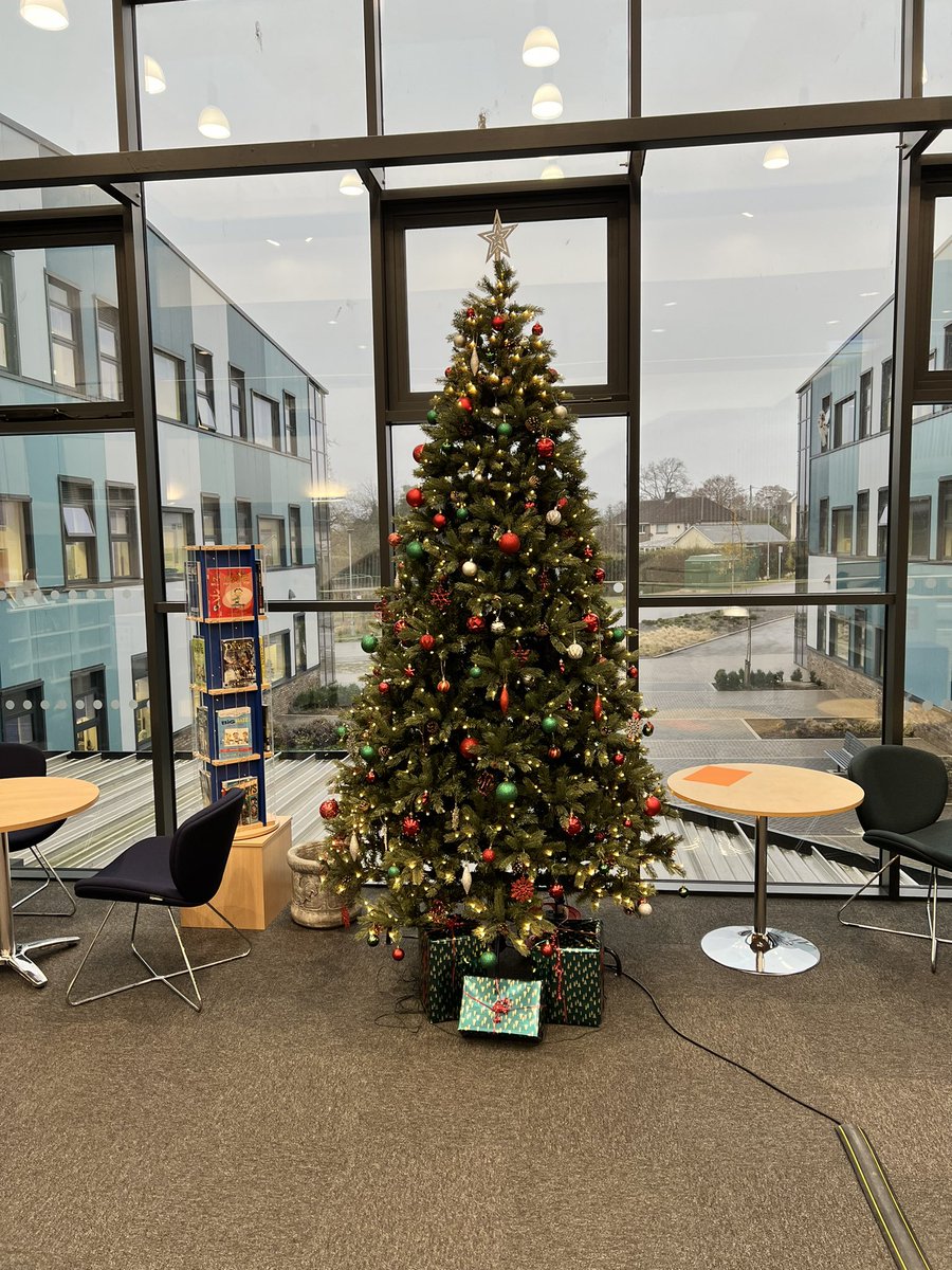 alundaviesDHT's tweet photo. It’s beginning to look a lot like Christmas… 🎄🎅🏻🎊🎁🎉😀👍🏻 @croesyschool https://t.co/FISEwfuGwm