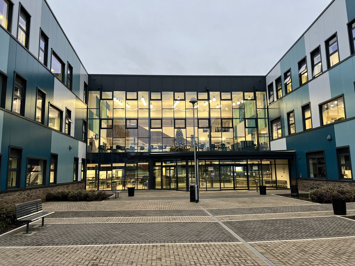 alundaviesDHT's tweet photo. It’s beginning to look a lot like Christmas… 🎄🎅🏻🎊🎁🎉😀👍🏻 @croesyschool https://t.co/FISEwfuGwm