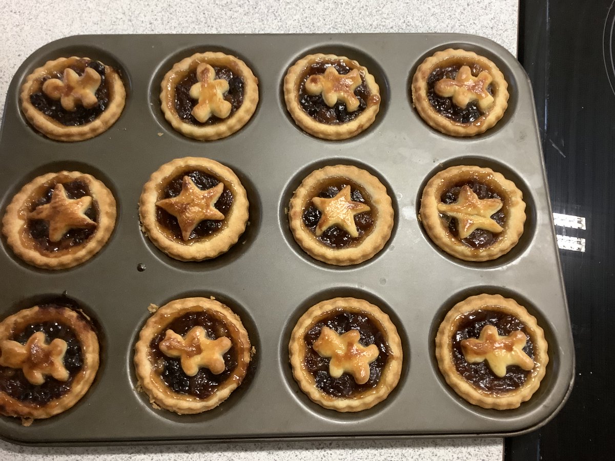 bsgdy7's tweet photo. Fabulous Year 7 ‘food through history’ club making Tudor inspired pies - with a Christmas twist of course! https://t.co/zLHRwyPmMf