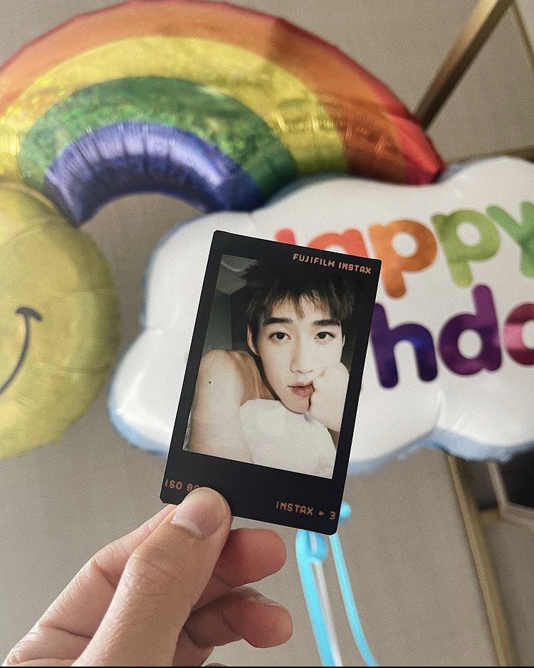 doublegee_ift's tweet photo. กลัวรูปที่พี่หวานเห็นจะไม่ใช่รูปคู่จากงานเมจิที่หลายๆคนเดาๆกันอะ กลัวพี่กิ้นพกรูปนี้ว่ะ เราจะอยู่ยังไงวะ แค่คิดก็สั่นแล้ว🥶 #สับปากxพี่กิ้น https://t.co/lax1iPGiPJ