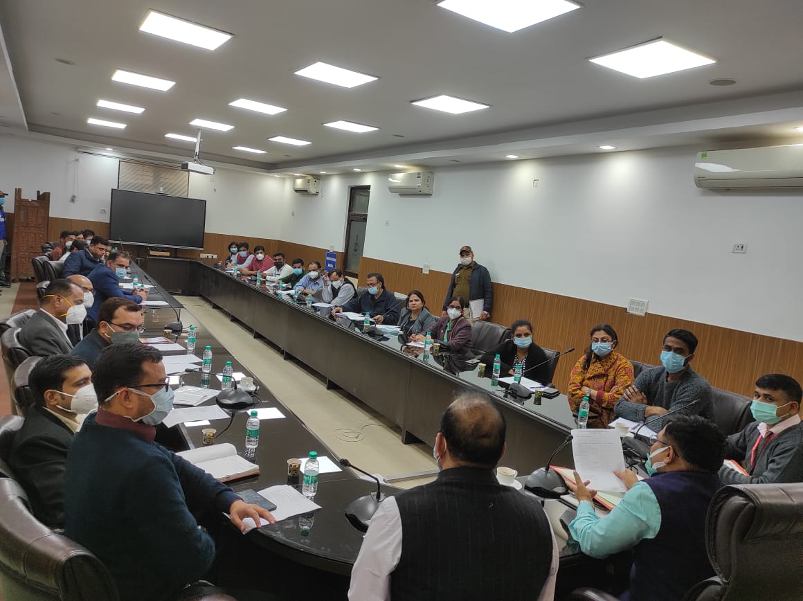 DMCentralDelhi's tweet photo. Meeting held at office of @DMCentralDelhi
under the chairmanship of ADM (C) Shri NSP Tripathi with all representatives of Hospitals in Central District, regarding measures to check disaster preparedness in
Hospitals & and other related issues.
#DDMA
#DMPlan
#COVID19 https://t.co/tqFgPztGj1