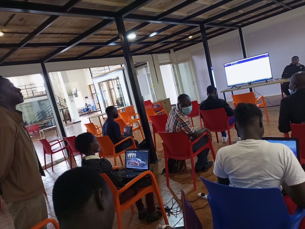 WordPressJinja's tweet photo. Introductions underway at #WebsiteCamp #Jinja at @TheVillageUG #Coding4Charity https://t.co/swxgadVXLz