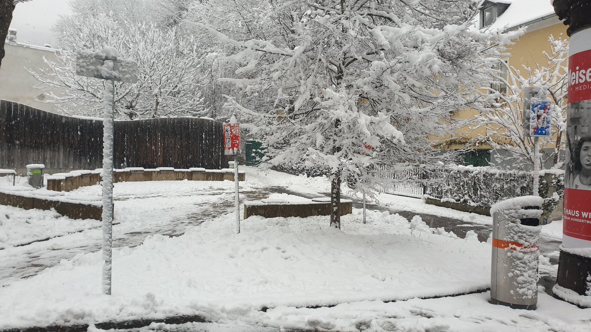 43erBim's tweet photo. Willkommen im Winter
#Neuwaldegg https://t.co/0HUW5cUQ7d