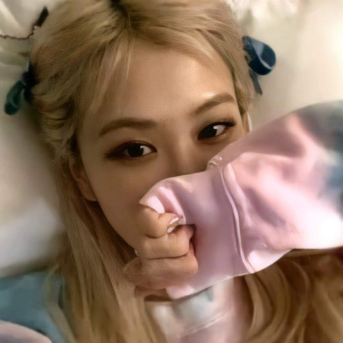 PrxttyCxtx8's tweet photo. I vote #MAMAVOTE #rosé https://t.co/PI13McqOva