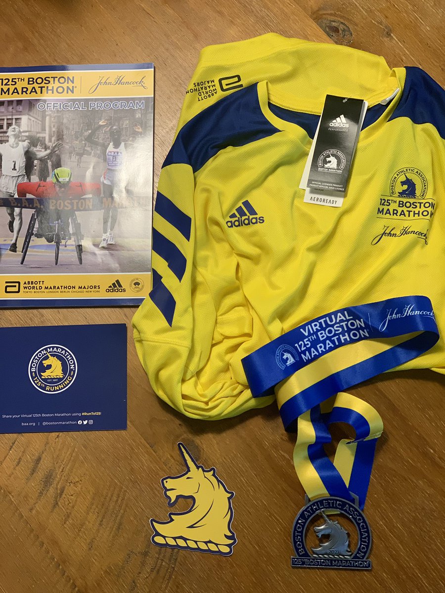 charlesdavis75's tweet photo. I’m getting lots of motivation for my Melb marathon this weekend. My virtual @bostonmarathon medal and finisher’s package arrived today. I’m liking that long sleeve running top. I’ll be like a running bollard when I run.  #RunTo125 https://t.co/wGPqryZGd0
