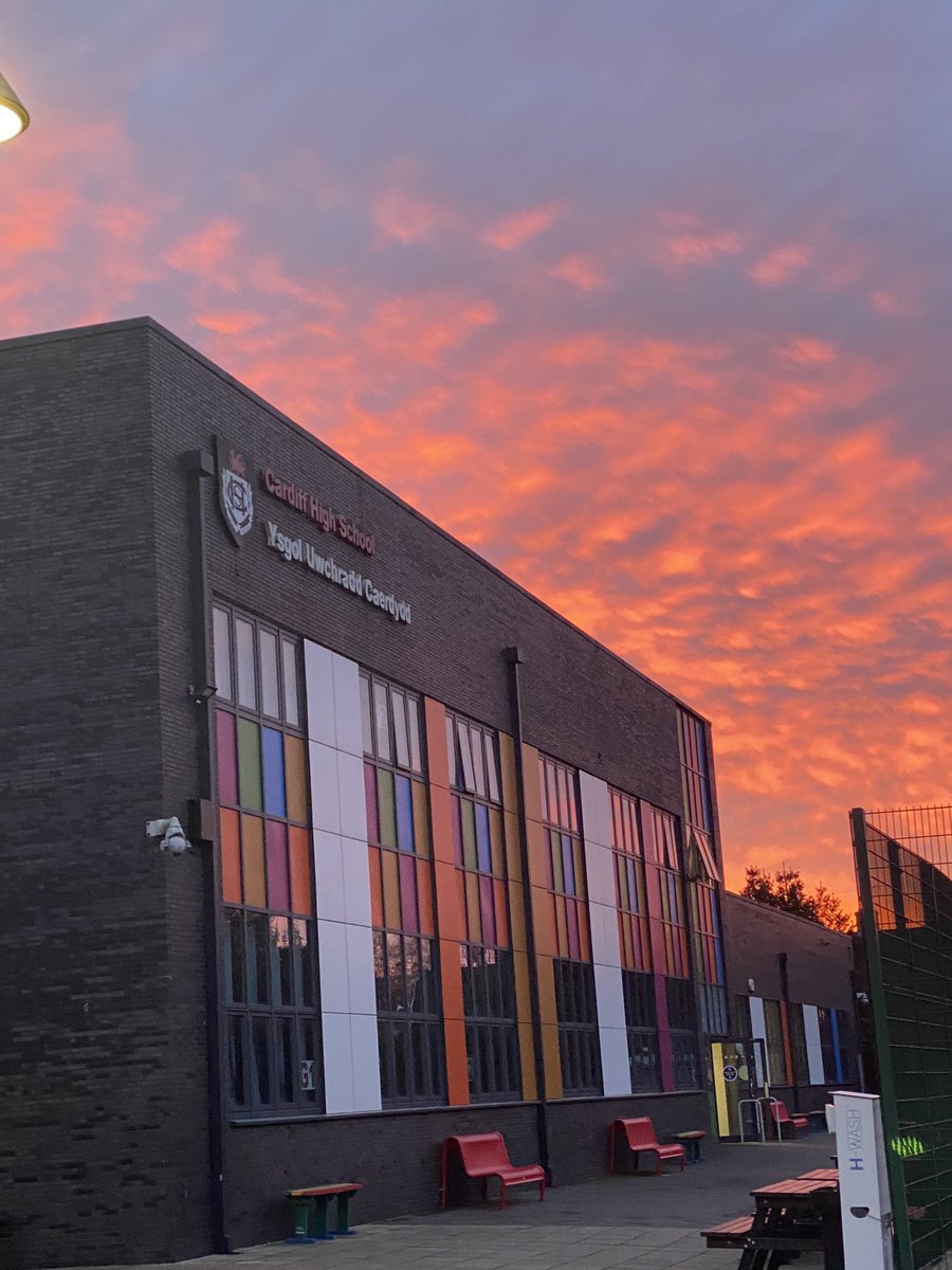 And a good morning to you <a href="/officialCHS/">CHS</a> ❤️🖤