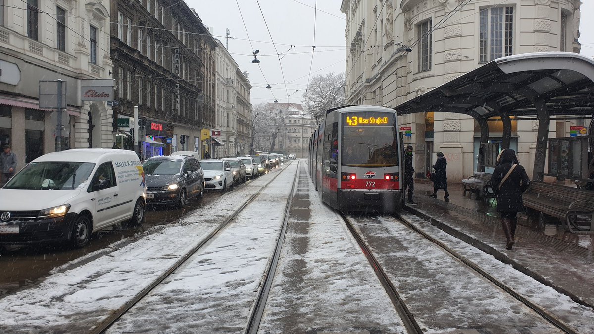 43erBim's tweet photo. Elterleinplatz im Matsch
#Schnee #Hernals https://t.co/gGMq1CYRas