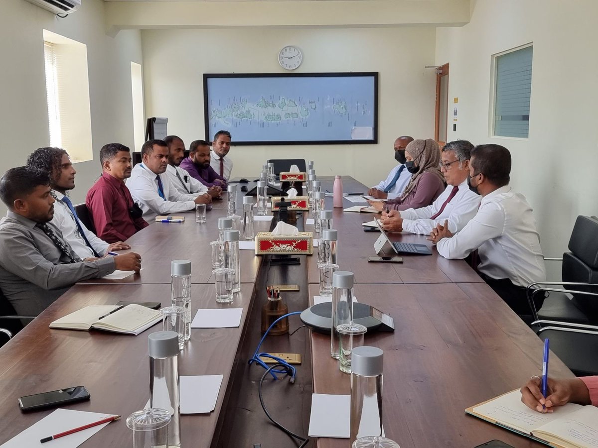GaAtollCouncil's tweet photo. މިއަދު އަތޮޅުކައުންސިލްގެ ޓީމުން މިނިސްޓަރ އޮފް ނެޝަނަލް ޕްލޭނިންގ ހައުސިންގ އެންޑް އިންފްރާސްޓްރަކްޗަރ މުޙައްމަދު އަސްލަމް އާ ބައްދަލުކޮށް އަތޮޅު ތަރައްޤީއާއި ގުޅުންހުރި މުޙިއްމު ކަންތައްތަކުގައި މަޝްވަރާކޮށްފި. ޝުކުރިއްޔާ މިނިސްޓަރ! @AslamAslamtey https://t.co/AMQ7i66McI