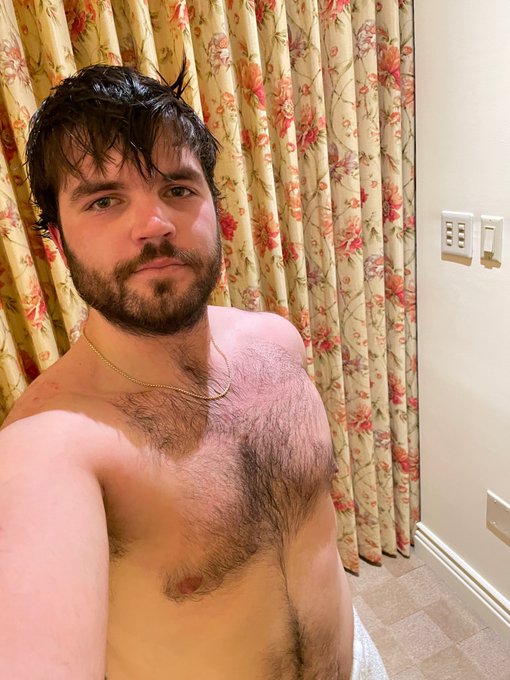 Champagne and a steam shower perfect way to start my vacation!🥰🥰 https://t.co/WyD8k4d61q