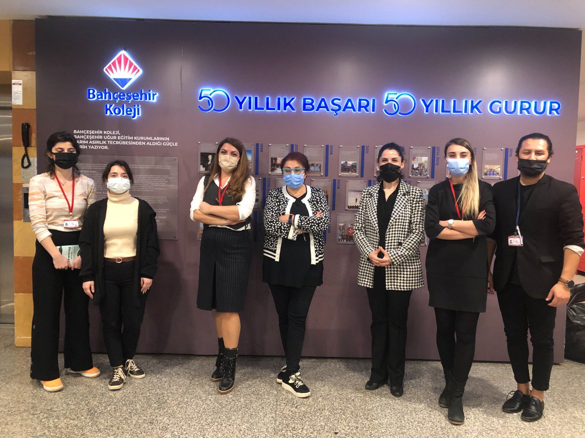 Dünya Kadın Hakları Günü kapsamında okulumuzda ağırladığımız Buket Uzuner’le keyifli bir söyleşi gerçekleştirdik ve ardından kitaplarımızı imzalattık. Değerli katkıları için Sn. Uzuner’e teşekkür ederiz. <a href="/BuketUzuner/">Buket Uzuner</a> 
<a href="/BerrakCebi/">Berrak Çebi</a> 
<a href="/bk_nakkastepe/">BK Nakkaştepe 50.Yıl Kampüsü</a>