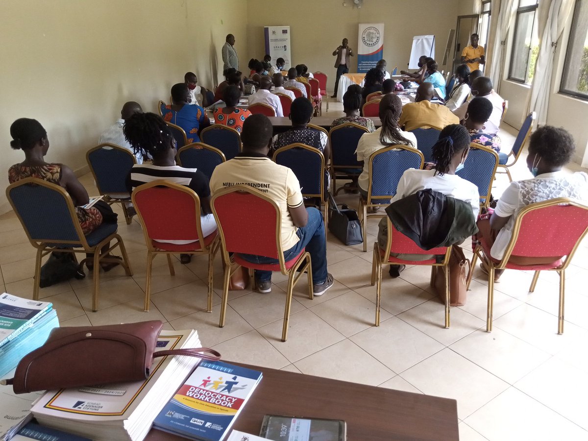Right now for a District Dialogue meeting on Quarter One performance report FY 2021/2022 and our key focus area is on Accountability and Service Delivery with support from <a href="/KasUganda/">KAS Uganda & S.Sudan</a> @OPMDINU1 <a href="/EUinUG/">EU in Uganda</a>
It is being chaired by @RDC Lira District.
#SPACEDINU