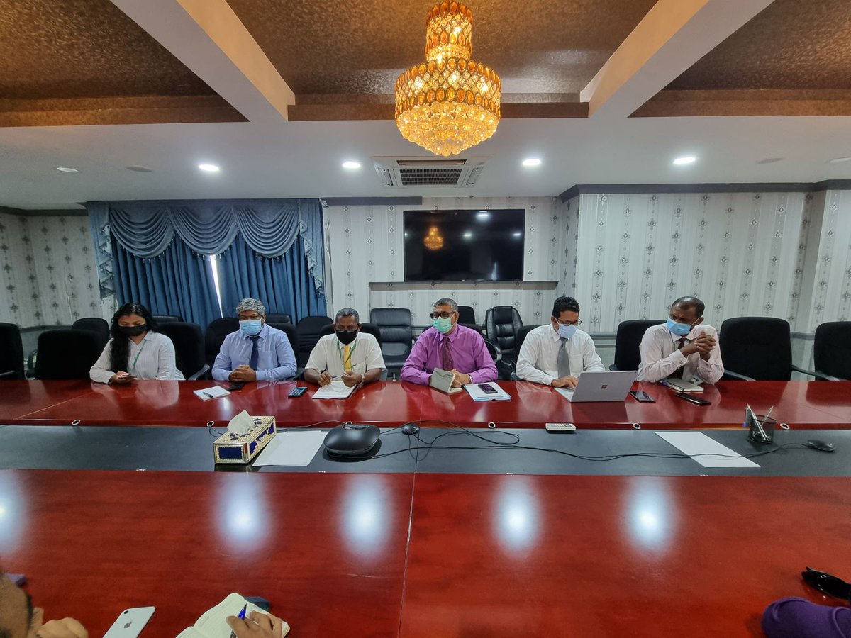GaAtollCouncil's tweet photo. މިއަދު އަތޮޅުކައުންސިލްގެ ޓީމުން ހެލްތު މިނިސްޓްރީގެ އިސްބޭފުޅުންނާއި ބައްދަލުކޮށް އަތޮޅުގެ ސިއްޙީ ހާލަތުގެ ފެންވަރު ރަނގަޅުކުރުމަށާއި، އިތުރަށް ޚިދުމަތް ފުޅާ ކުރުމާ ބެހޭގޮތުން މުޙިއްމު މަޝްވަރާތަކެއްކޮށްފި. 
@MoHmv @Yaugoob181 https://t.co/nbUwFXPLjW