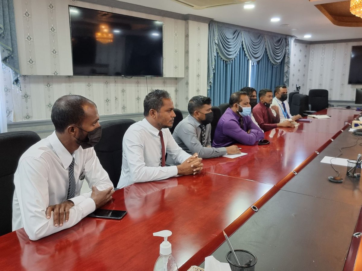 GaAtollCouncil's tweet photo. މިއަދު އަތޮޅުކައުންސިލްގެ ޓީމުން ހެލްތު މިނިސްޓްރީގެ އިސްބޭފުޅުންނާއި ބައްދަލުކޮށް އަތޮޅުގެ ސިއްޙީ ހާލަތުގެ ފެންވަރު ރަނގަޅުކުރުމަށާއި، އިތުރަށް ޚިދުމަތް ފުޅާ ކުރުމާ ބެހޭގޮތުން މުޙިއްމު މަޝްވަރާތަކެއްކޮށްފި. 
@MoHmv @Yaugoob181 https://t.co/nbUwFXPLjW