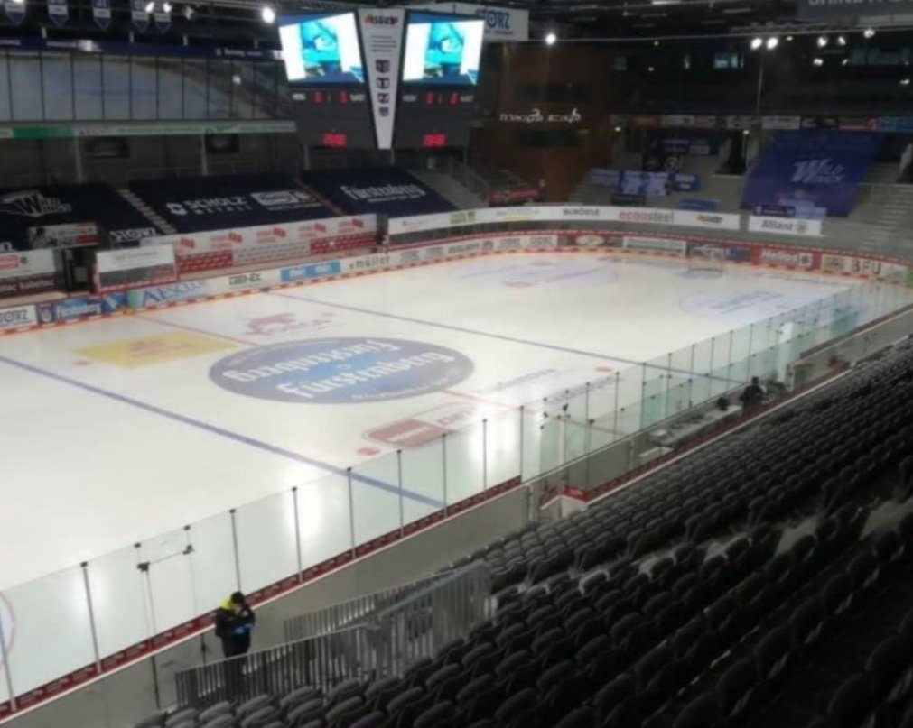 AlexKunz19's tweet photo. #Firstrow
🏒 @SERCWildWings 🦢 - Krefeld Pinguine 🐧
🏟️ Helios Arena
🕑 19.15 Uhr
📺 #MagentaSport
🎤 Moderation: @SBanderm
🎤 Experte: @andi_renz
🎤 Kommentar: 🙋♂️
@DELoffiziell #SWWKEV #SWWvsKEV #MatchDay #Eishockey https://t.co/3GiY5FiBq5
