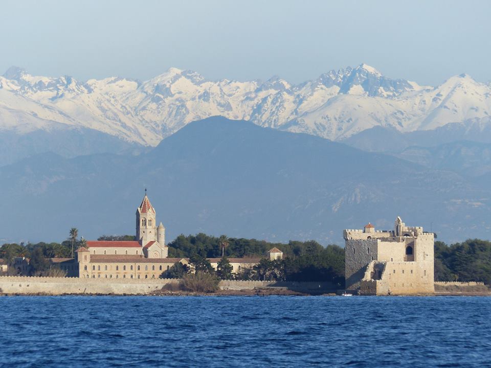 IleSaintHonorat's tweet image. C’est presque un marronnier mais on ne s’en lasse pas. 

#jeudiphoto #panorama #maremonti #paysages #méditerranée