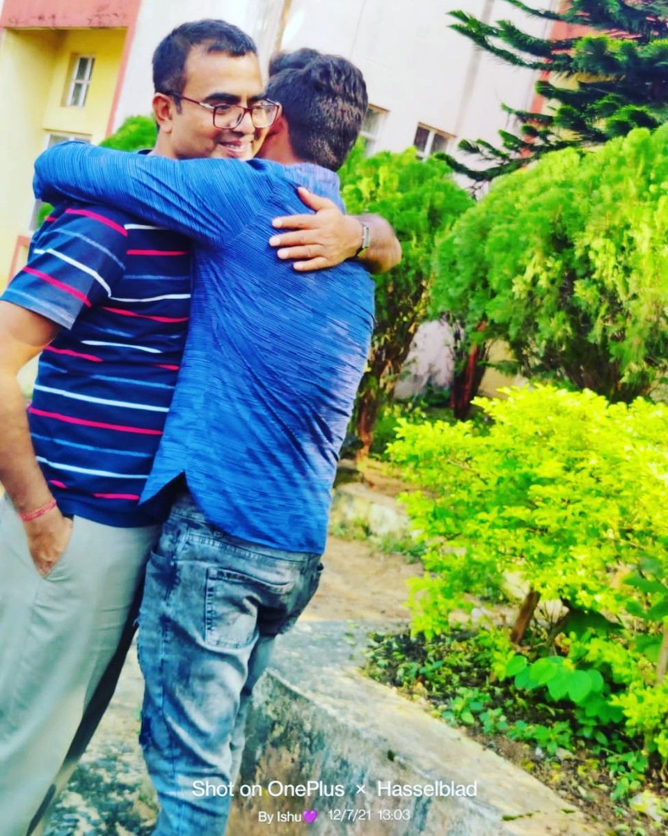 jp_mohapatra's tweet photo. ଶିକ୍ଷକ ଓ ଛାତ୍ର। ମଣିଷ ଓ ମାନବିକତା। 
ସ୍ନେହ ଓ ଆଦରର ଚିରନ୍ତନ ପ୍ରତୀକ IIMC Dhenkanal. 

An unending affair of intense love. https://t.co/iYtIq81Ciu